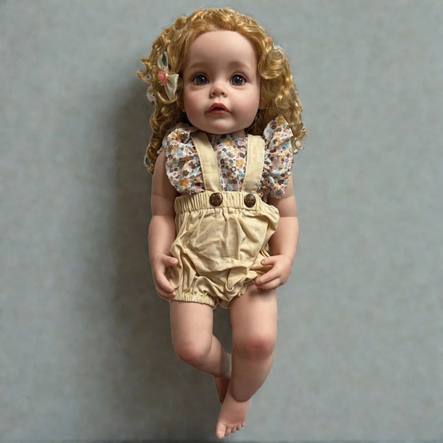 Cuddle Land® Muñeco Bebé tipo Reborn de 55cm con Ropa, Pañal, Biberon y Chupete – Juguete Tierno para Niñas y Niños a Partir de 3 Años – Extremidades Móviles y Tacto Suave para Abrazar y Jugar